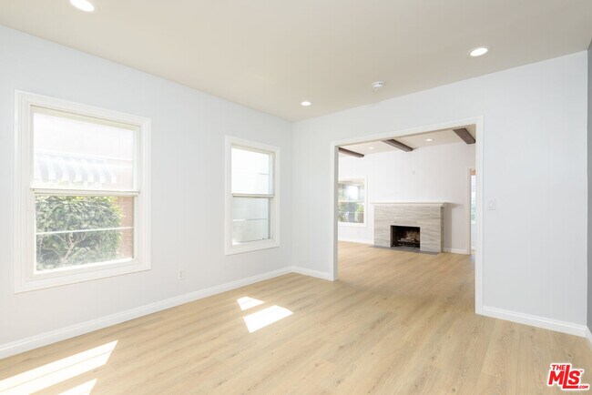 Building Photo - 2107 W 84th Pl