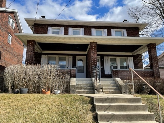 Building Photo - 2341 Sherbrook St