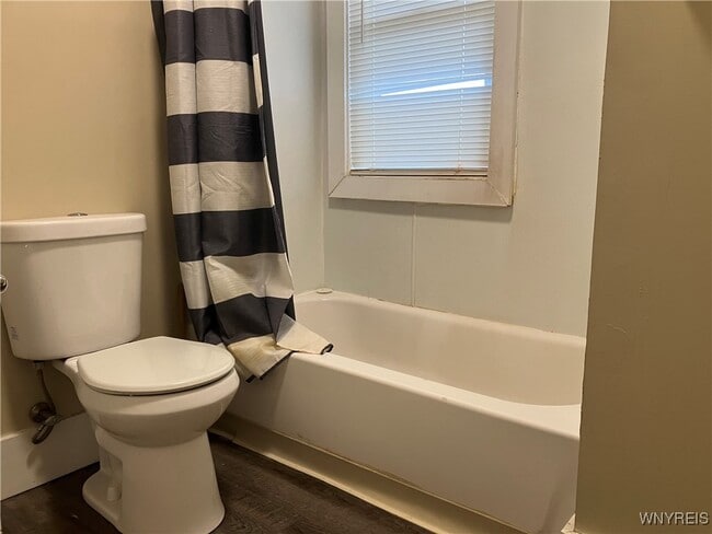 Building Photo - 2253 Niagara St