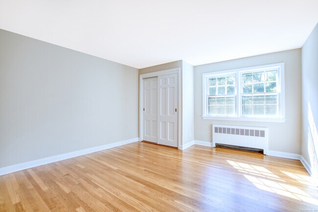 Building Photo - 226 Stanwich Rd