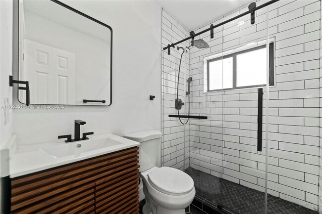 Building Photo - 1671 NE 174th St