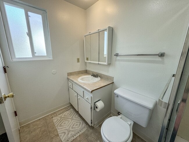 Building Photo - ANNETTE372-374