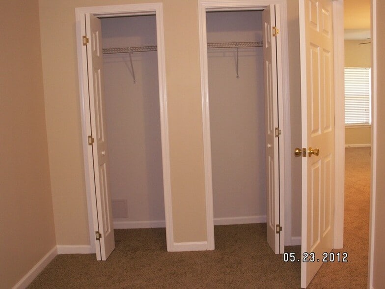 Building Photo - 7400 Courtyard Dr
