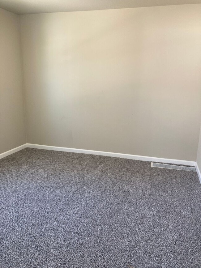 Building Photo - Newly updated 2 bedroom 1 bathroom home