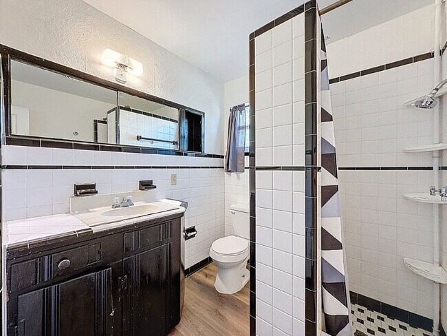 Building Photo - 652 East Harbor Dr S