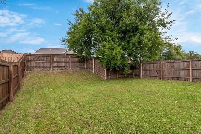 Building Photo - FULLY FENCED IN YARD!! 3 Bedroom, 2.5 Bathroom Home in Ankeny