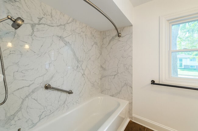 Building Photo - 8909 S 85th Ct