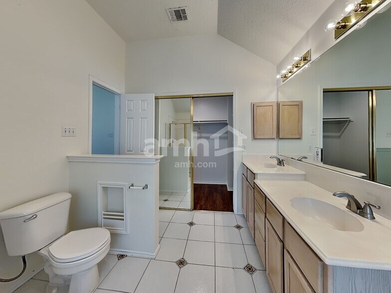 Building Photo - 1809 Mapleleaf Dr