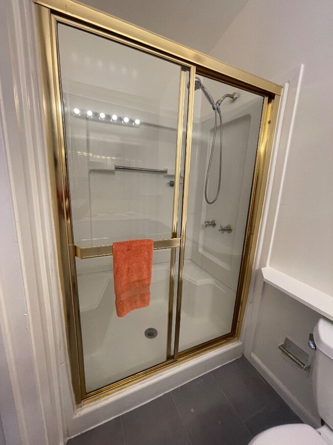 Building Photo - 38 Rosebank Ave