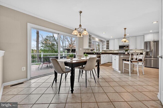 Building Photo - 928 Waterview Dr