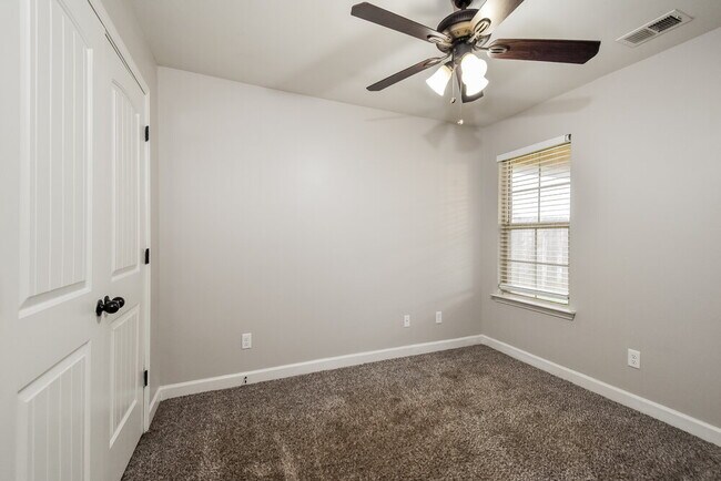 Building Photo - 2600 Molly Ln