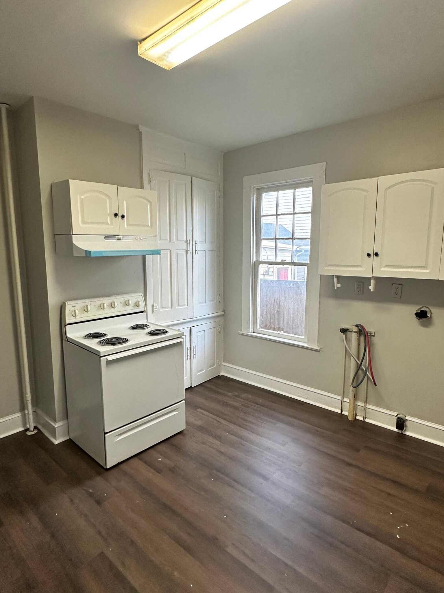 Kitchen - 106 S Raleigh St