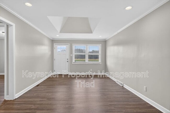 Building Photo - 8022 Linville Rd