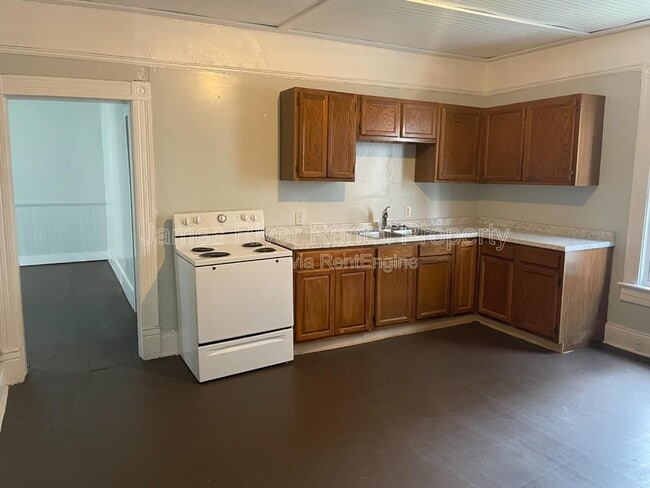 Building Photo - 2019 Main St