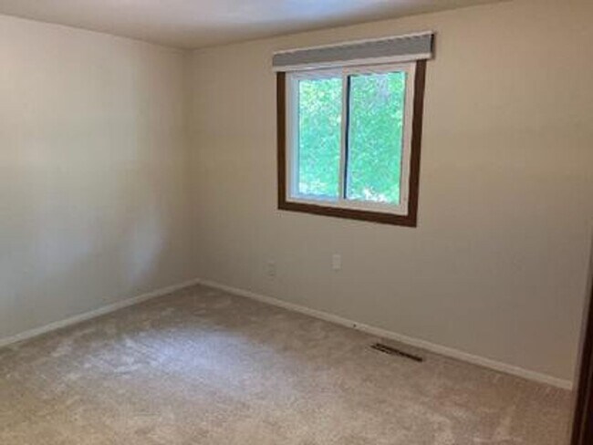 Building Photo - 3 Bed 2.5 Bath Single-Family Home on Cul-De-Sac w/ Large Fenced Backyard, Garage