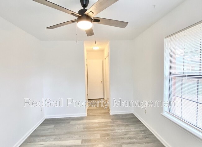 Building Photo - 393 Jury Ln