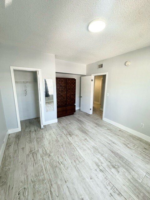 Building Photo - 9248 Collins Ave