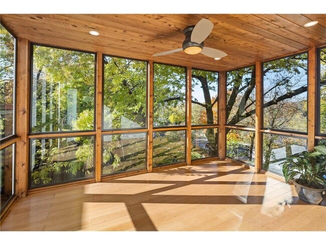 Building Photo - 2700 W Lake of the Isles Pkwy