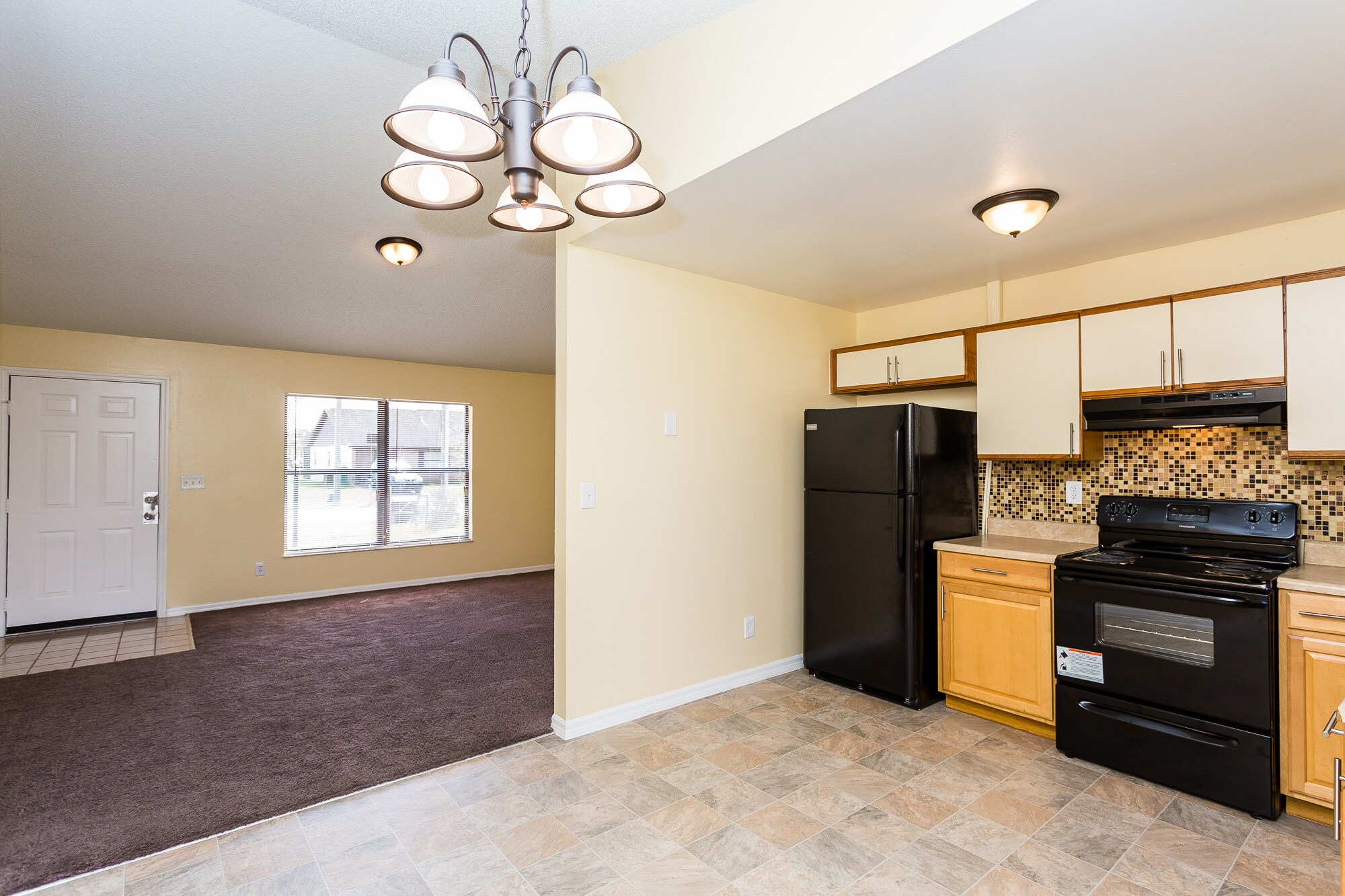 Building Photo - 605 Royalty Ct
