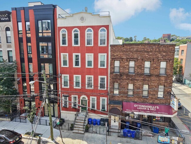 Building Photo - 420 Monroe St
