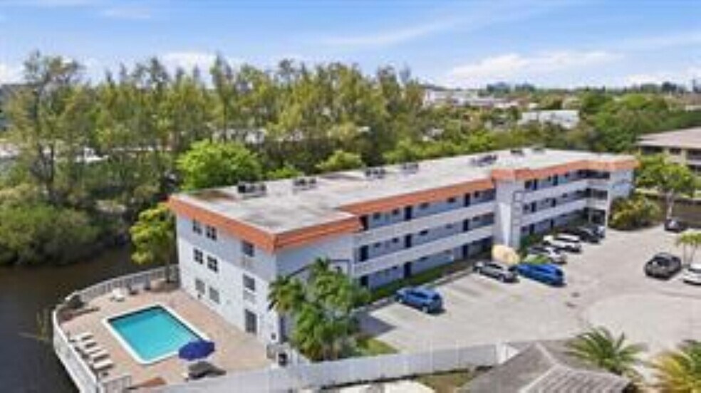 Building Photo - 1400 NE 57th St