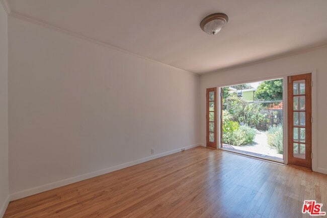 Building Photo - 543 28th Ave