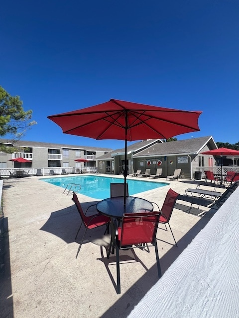 Swimming Pool - Red Fox Apartments