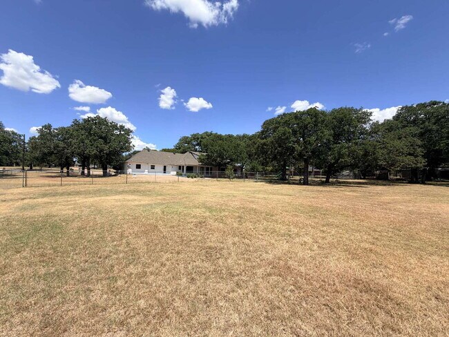 Building Photo - Beautiful 6 bed, 2 bath home in Burleson!