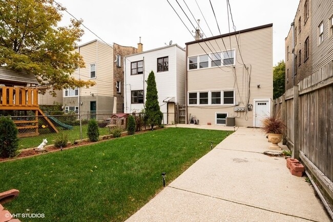 Building Photo - 2321 N Sawyer Ave