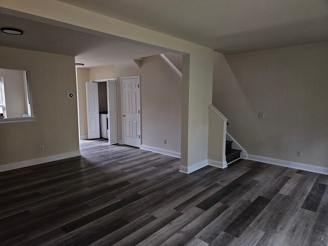 Building Photo - 17 Troy Ln