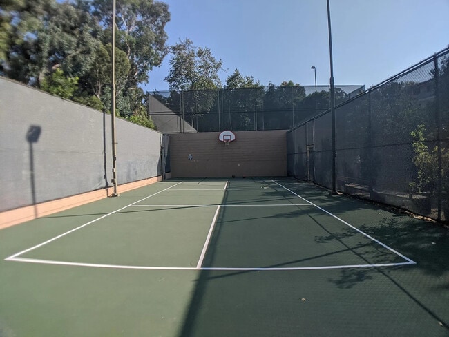 Building Photo - 1605 Hotel Cir S