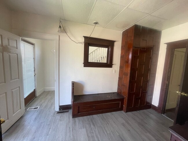 Building Photo - (1614 8th Ave)