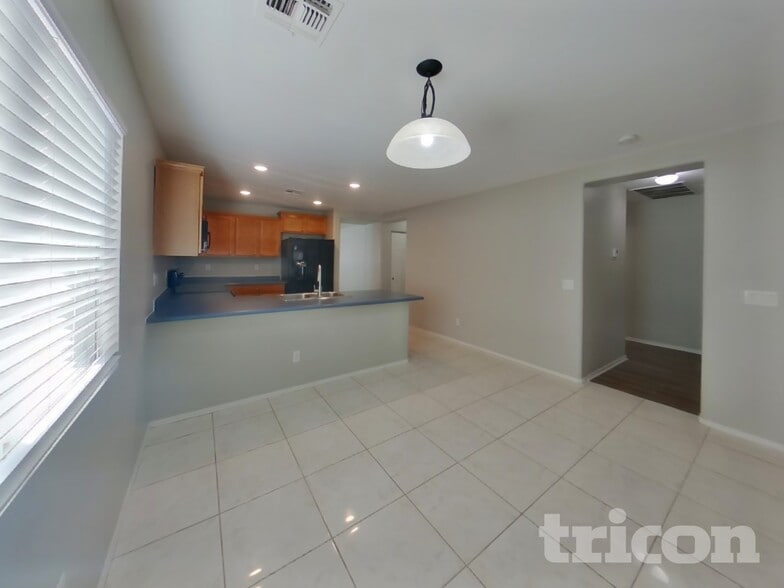 Building Photo - 5306 E Silverbell Rd