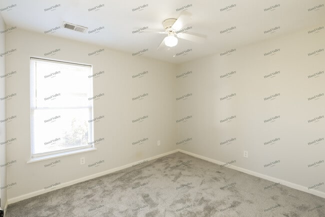 Building Photo - 723 N Crysler Ave