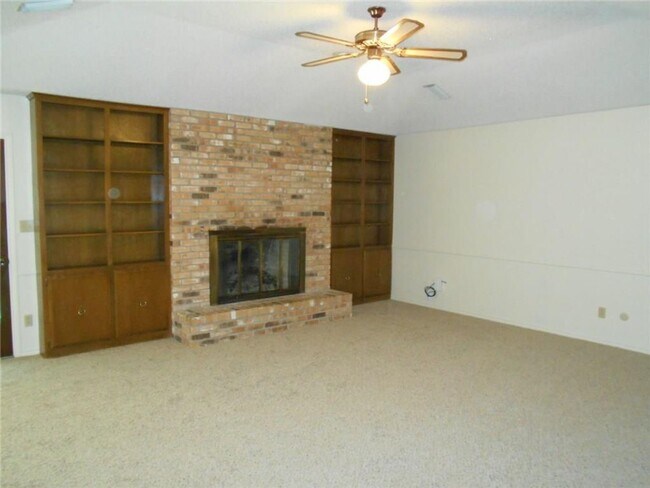 Building Photo - 3 Bedroom, 2 Bath House in Keene on Quarte...