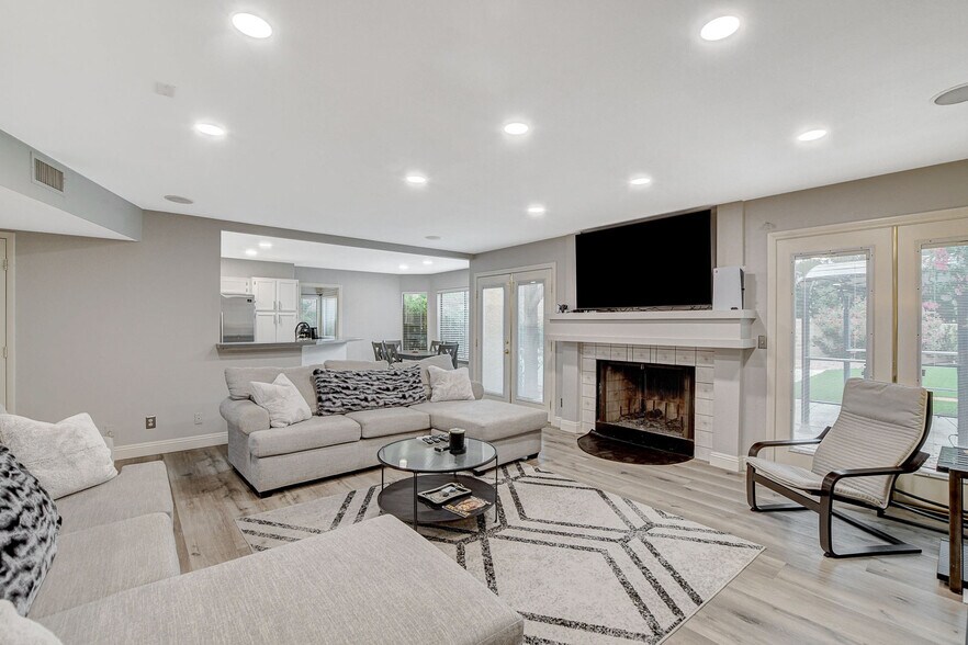 Building Photo - 2224 Lucerne Ct