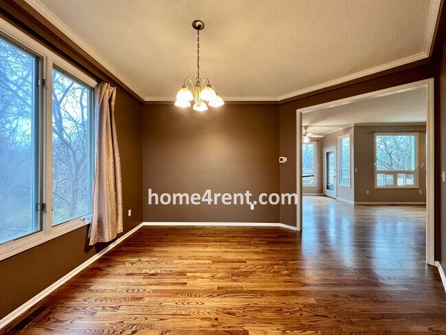 Building Photo - Beautiful Four Bedroom Home in Blue Valley...
