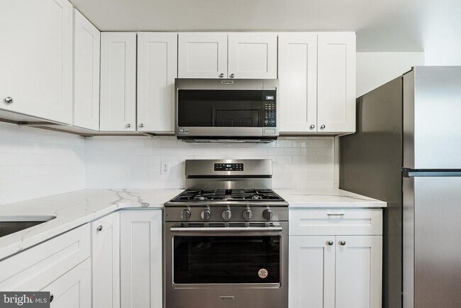 Building Photo - 431 Central Ave