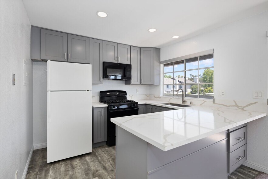 Building Photo - 19 Exeter