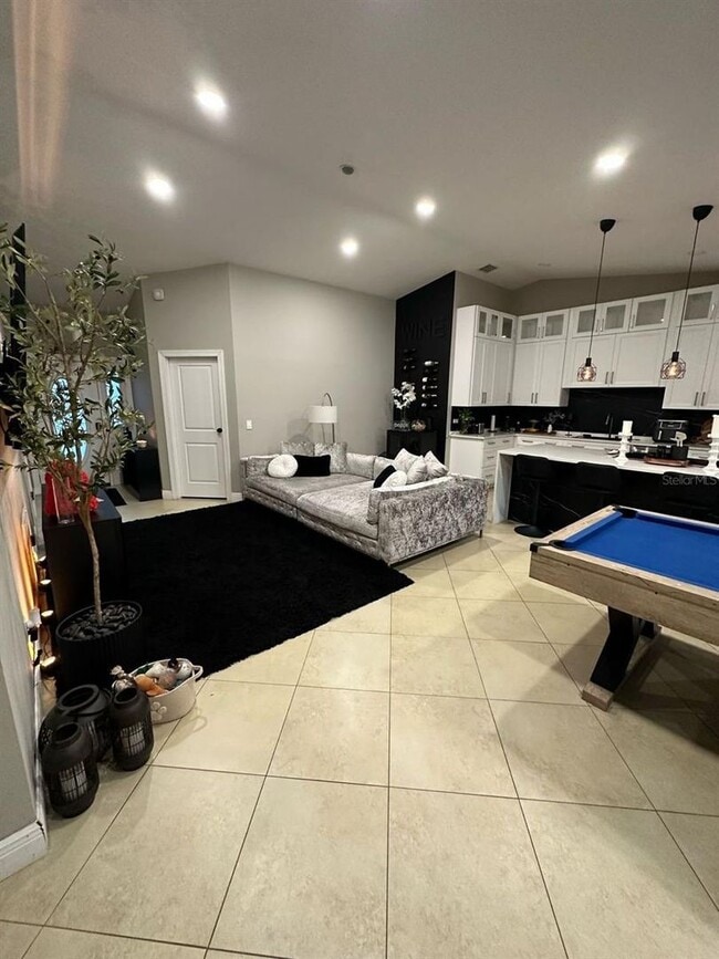 Building Photo - **FURNISHED**