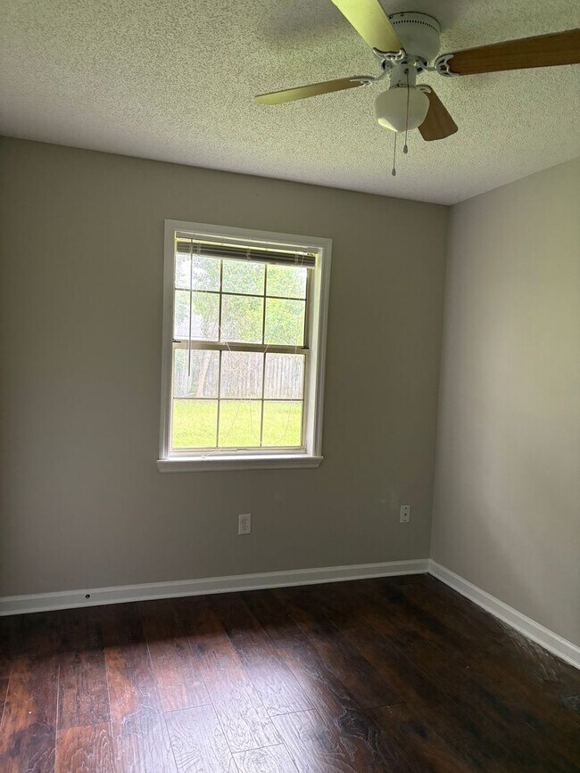 Building Photo - 722 Kadi Dr