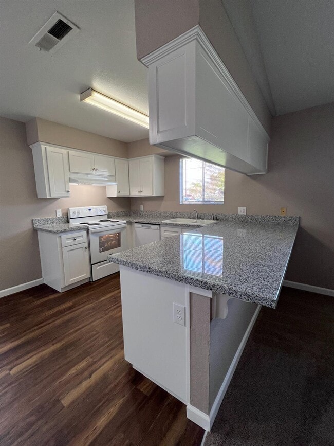 Building Photo - 1262 N Marks Ave