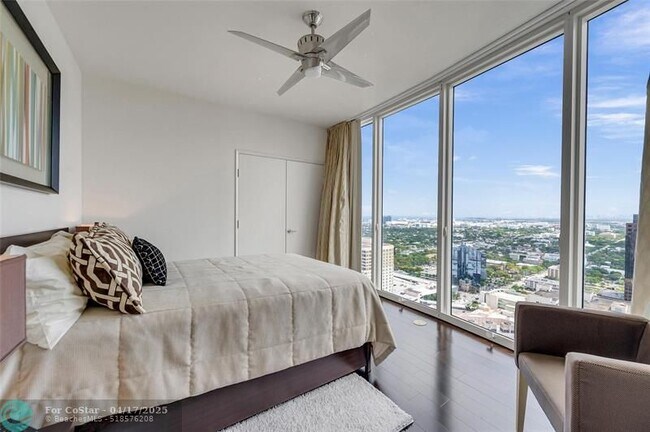 Building Photo - 333 Las Olas Way