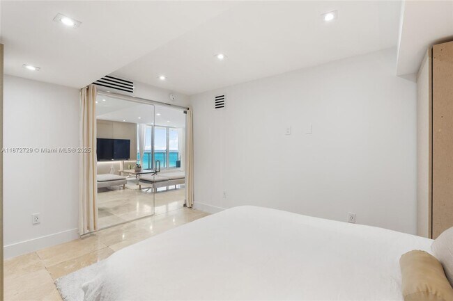 Building Photo - 2301 Collins Ave