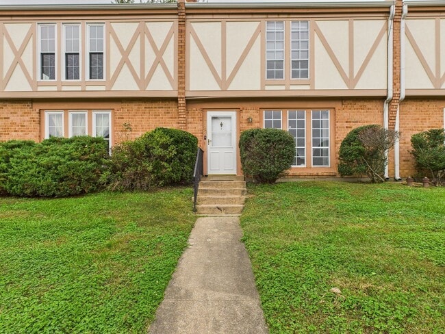 Building Photo - 783 Pleasant St