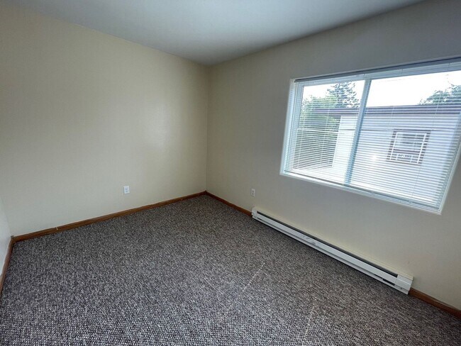 Building Photo - 416 N 15th Ave E