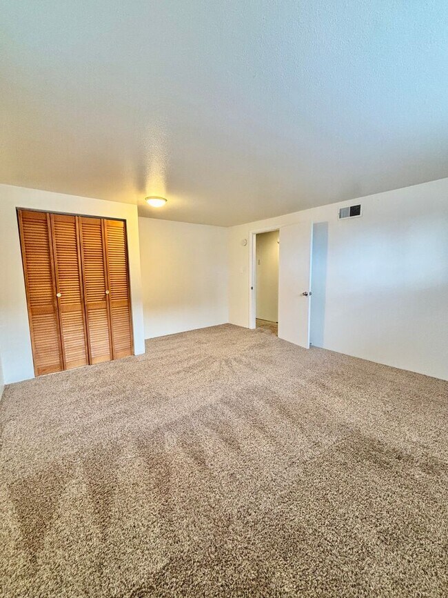 Building Photo - Expansive 5-Bedroom Home with Modern Comfort & Flexible Living Space! Available Now!!