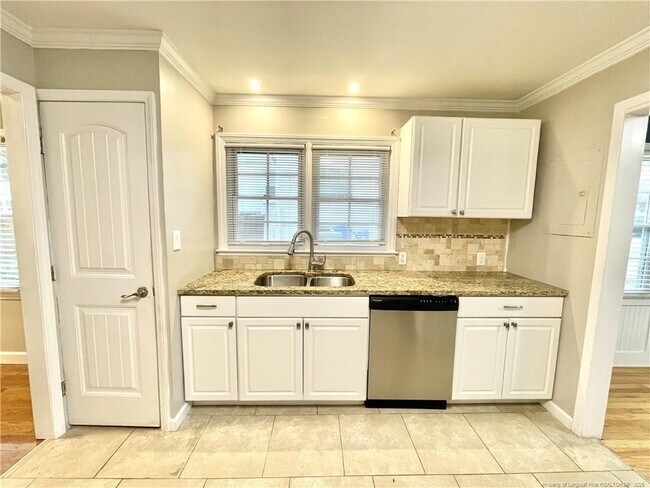 Building Photo - 1430 Pine Valley Loop