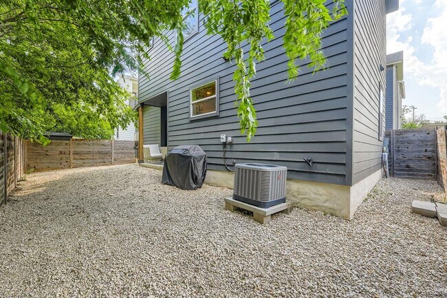 Building Photo - 7311 Providence Ave