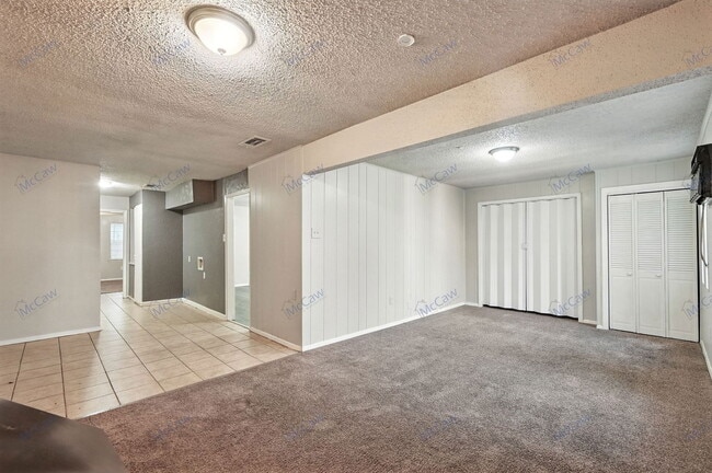 Building Photo - 425 Highcrest Dr